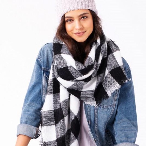 Check Blanket Scarf (Black/White Combo) - Picture 8 of 15